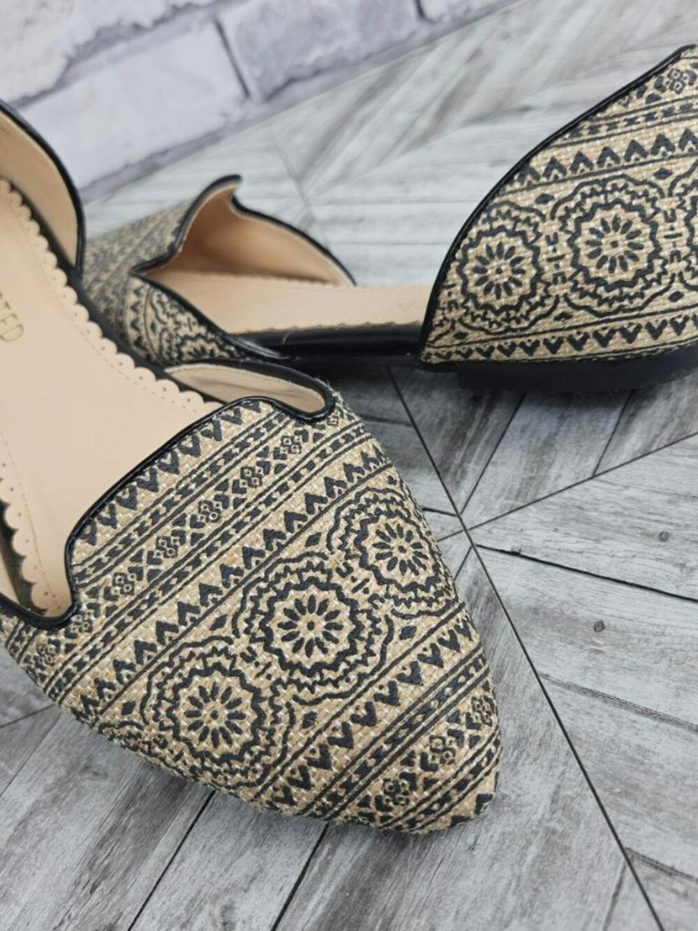 Restricted Pointed Toe Womens 9 Black Beige Patterned Slip-On Flats d'Orsay Shoe